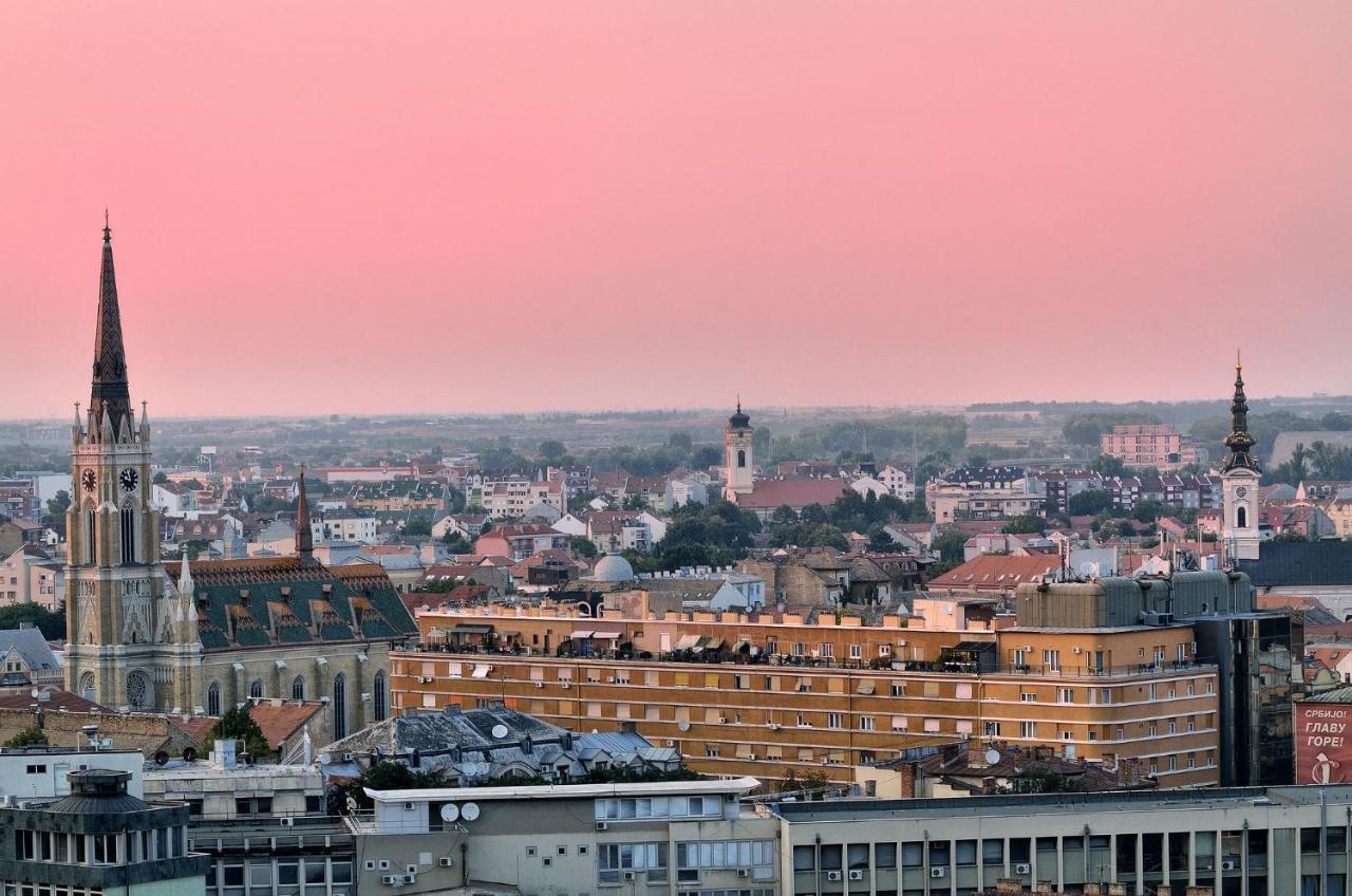 Nicola'S Appartement Novi Sad Buitenkant foto