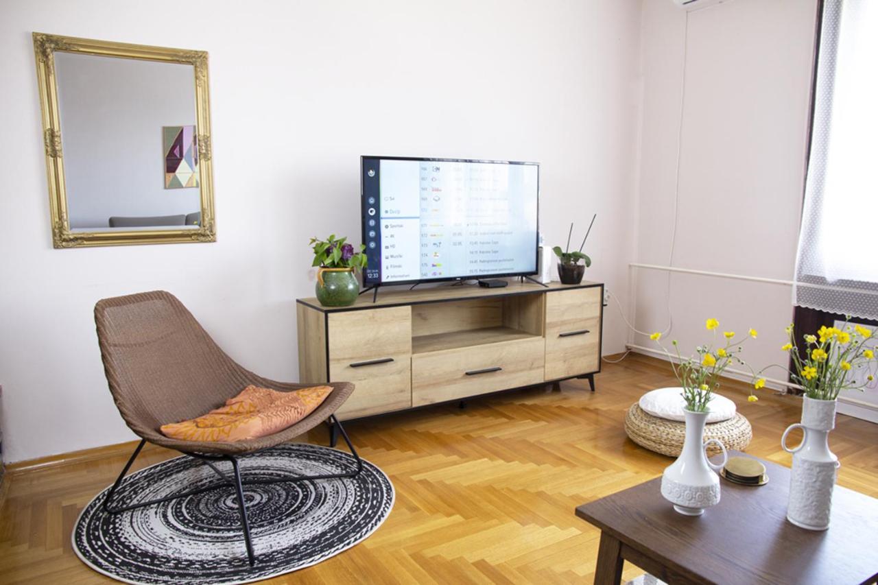 Nicola'S Appartement Novi Sad Buitenkant foto