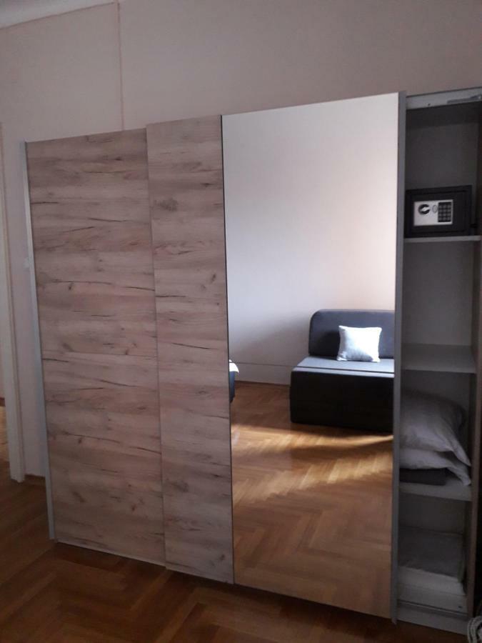 Nicola'S Appartement Novi Sad Buitenkant foto