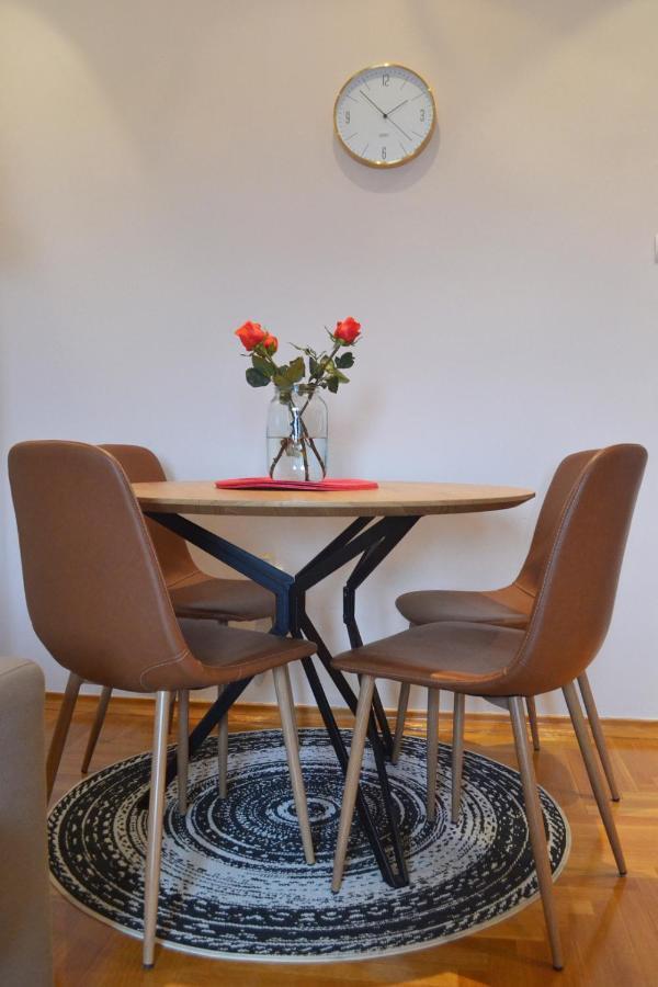 Nicola'S Appartement Novi Sad Buitenkant foto