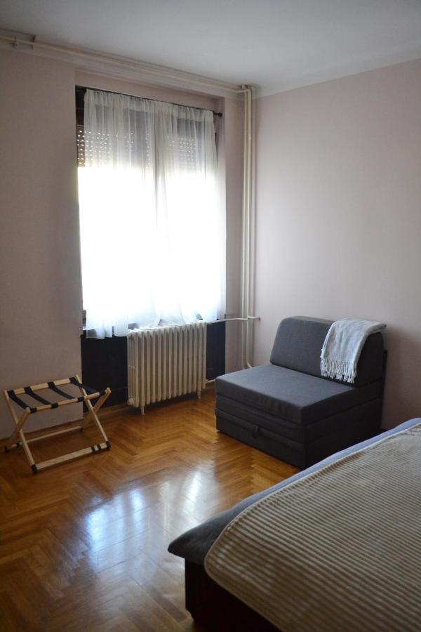 Nicola'S Appartement Novi Sad Buitenkant foto