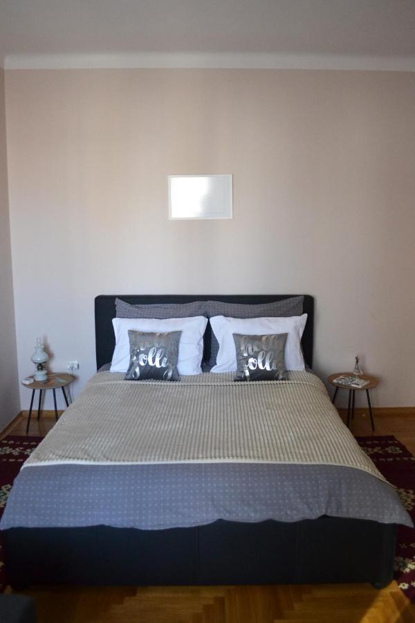 Nicola'S Appartement Novi Sad Buitenkant foto